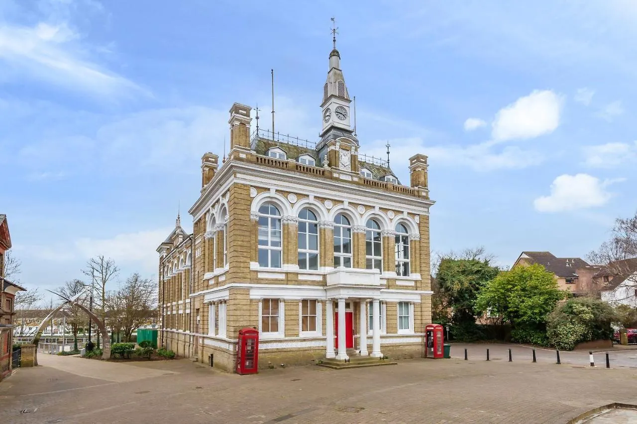 The Old Town Hall - 12 Apartment Staines-upon-Thames